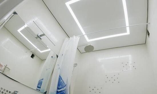 Светополосы на натяжном потолке 3 кв.м. - Ванная - Высокое